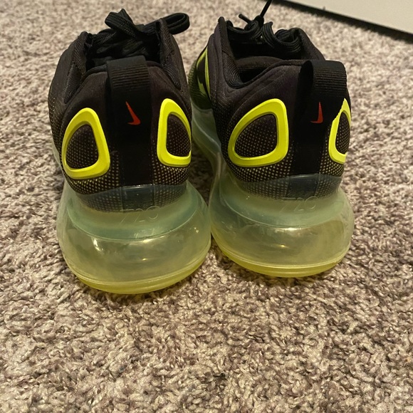 Nike Air Max 720 -size 6 youth, big kids. Fits woman size 8. - Picture 6 of 8